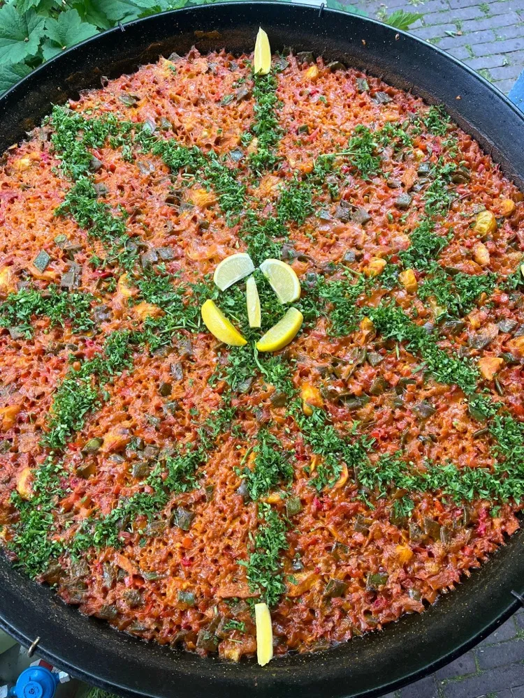 Paella de pollo met kip