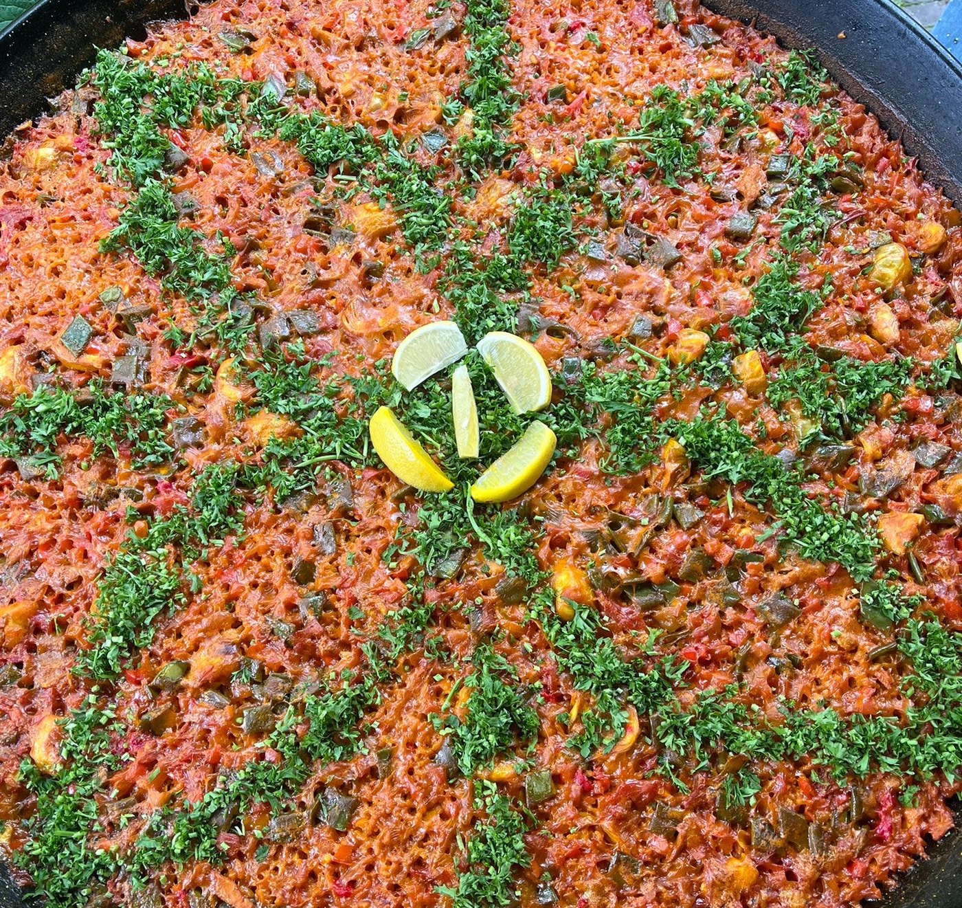 Paella de pollo met kip