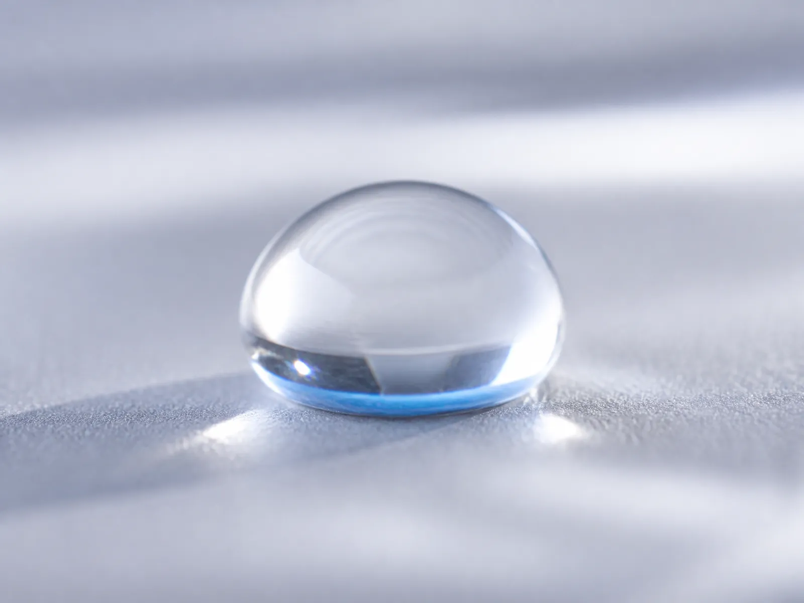 Macro photograph of a water droplet