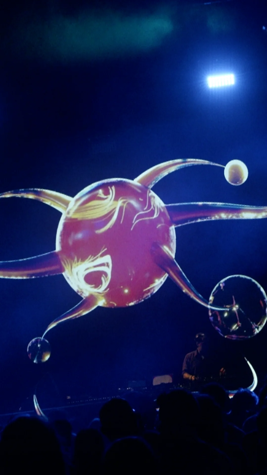 Scénographie vging en forme de méduse