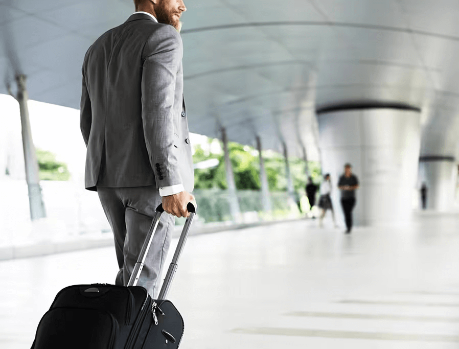 homme qui voyage