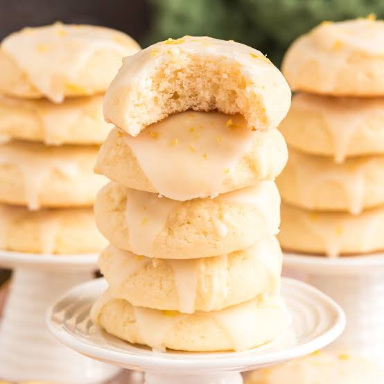 etrog-drop cookie stack.