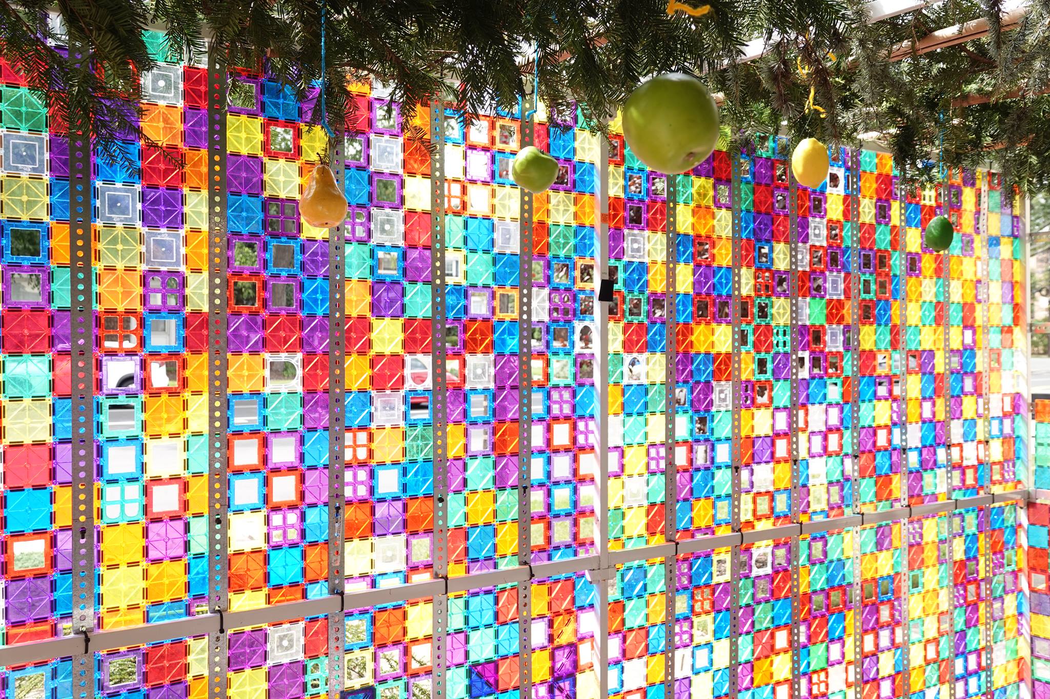 Wall of a sukkah covered in paper rings