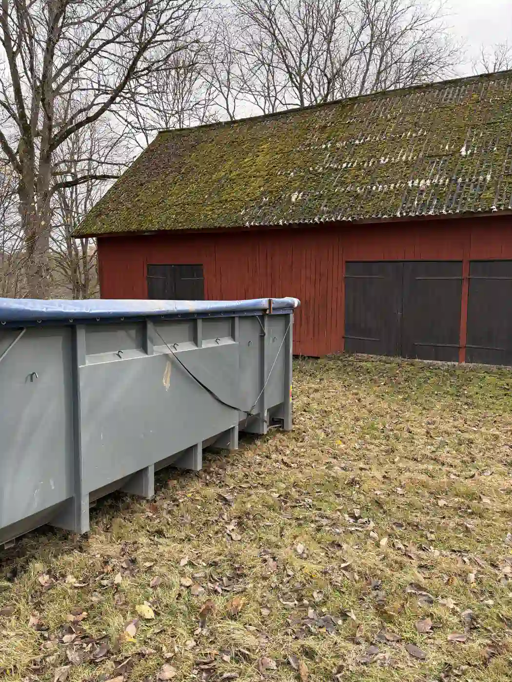 Container vid varsam tömning av lada på landet