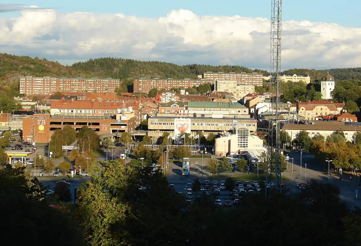 Översikt över Uddevalla med centrum och höjder