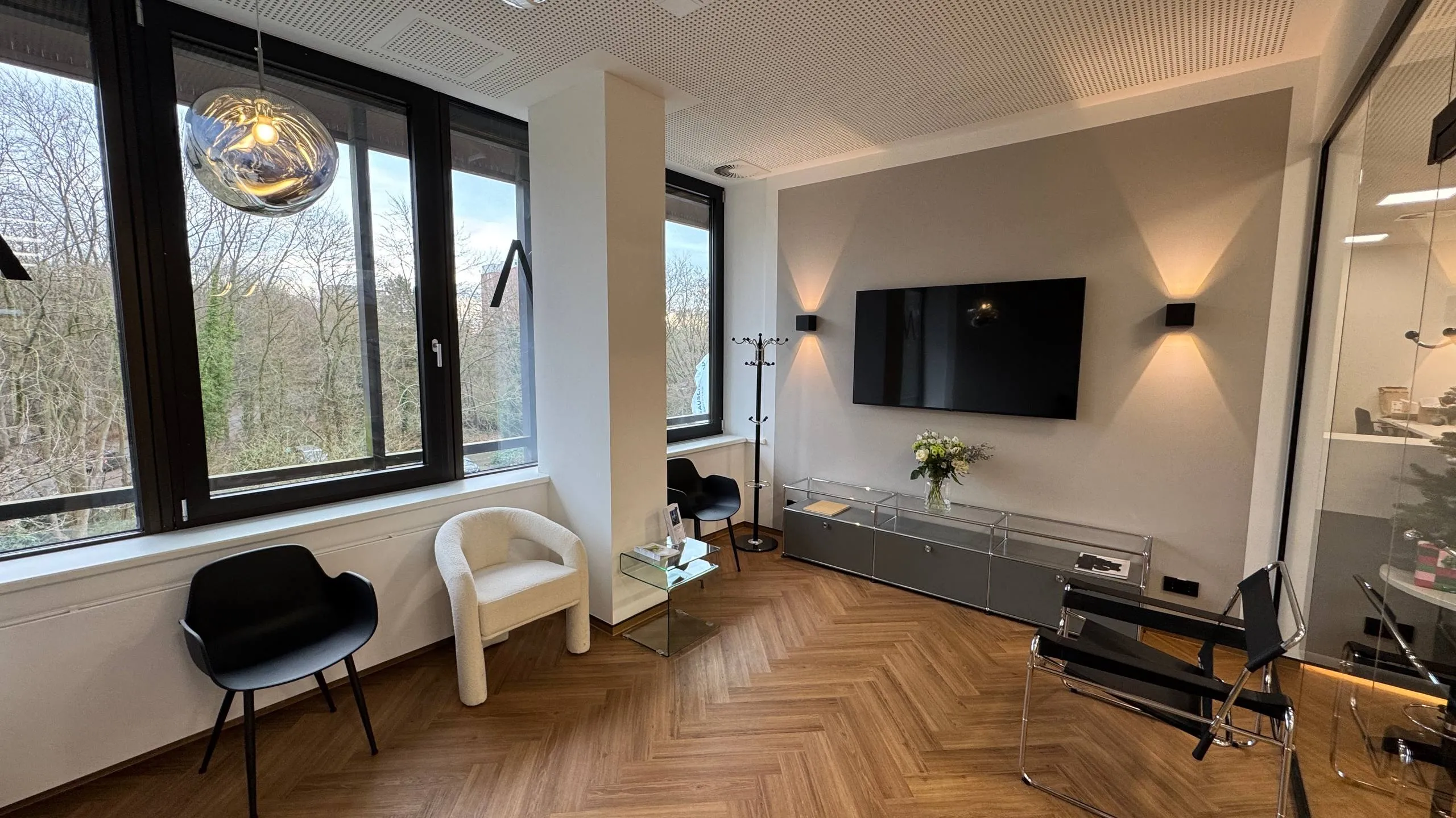 Kieferorthopädie für Erwachsene in der Zahnklinik Pinnau – Komfort und Patientenzufriedenheit