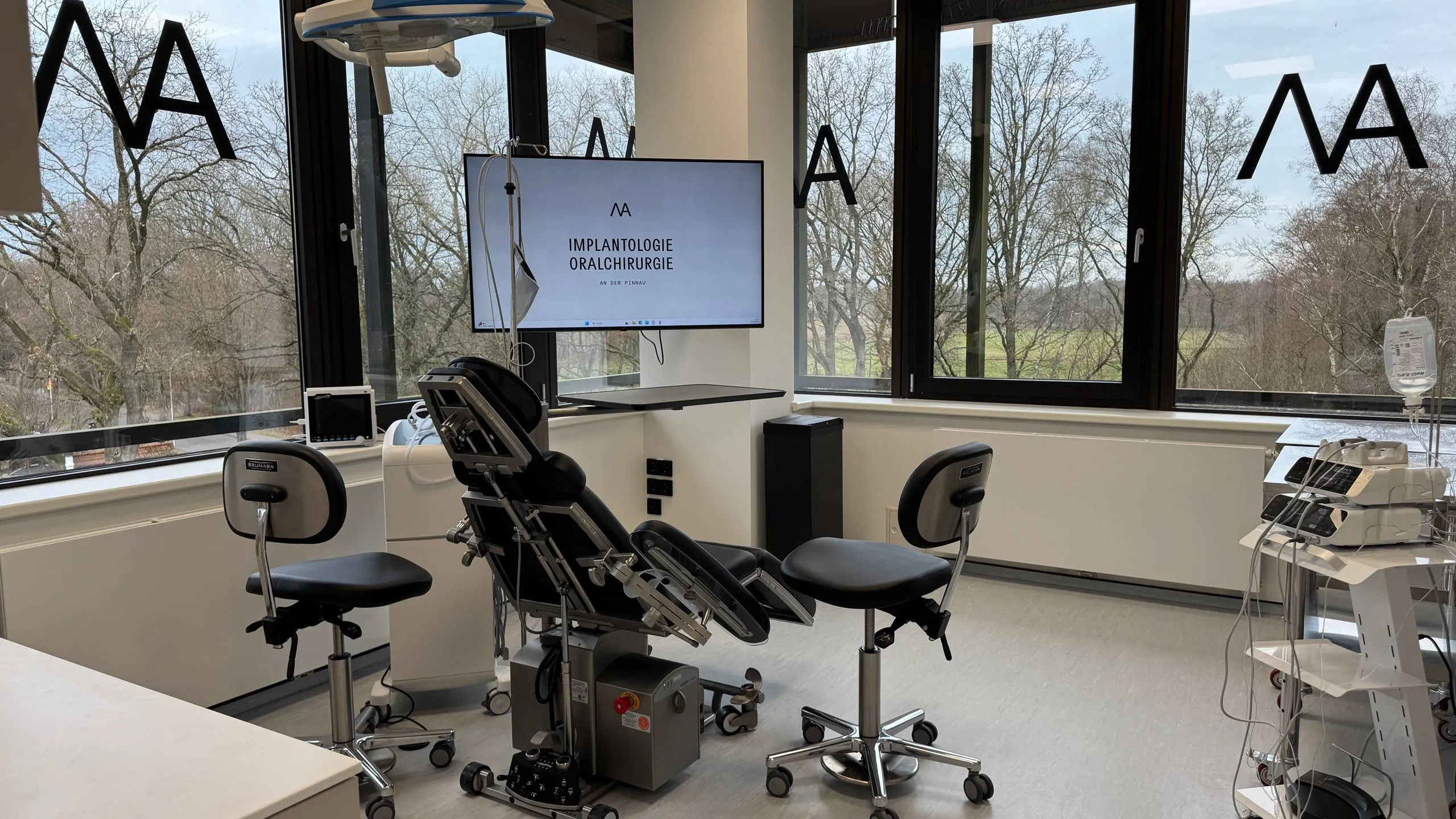 Kieferorthopädie für Erwachsene in der Zahnklinik Pinnau – Komfort und Patientenzufriedenheit