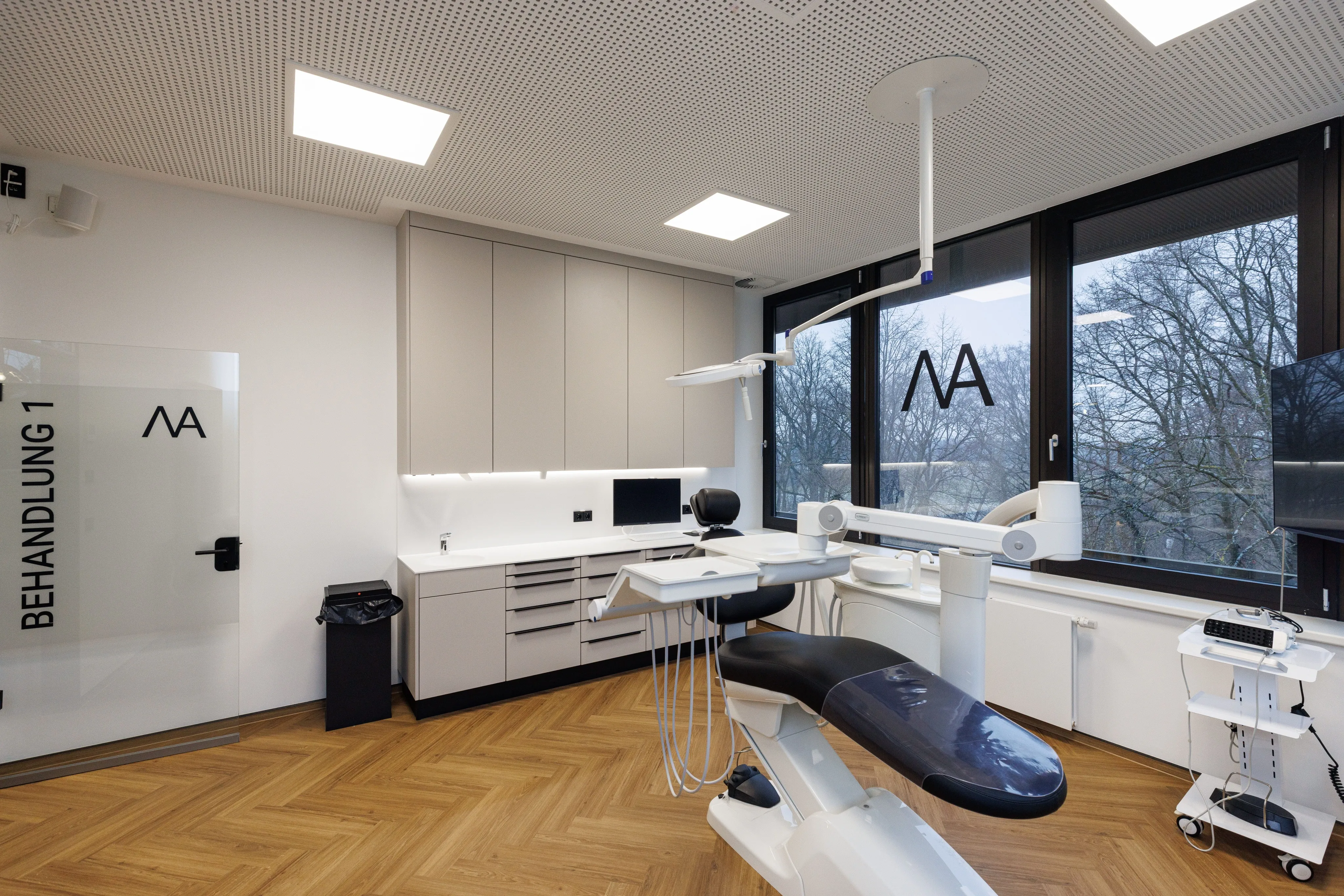 Kieferorthopädie für Erwachsene in der Zahnklinik Pinnau – Komfort und Patientenzufriedenheit