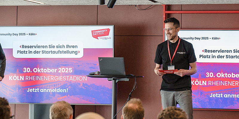 Mitarbeiter hält einen Vortrag beim Community Day von Theobald Software.