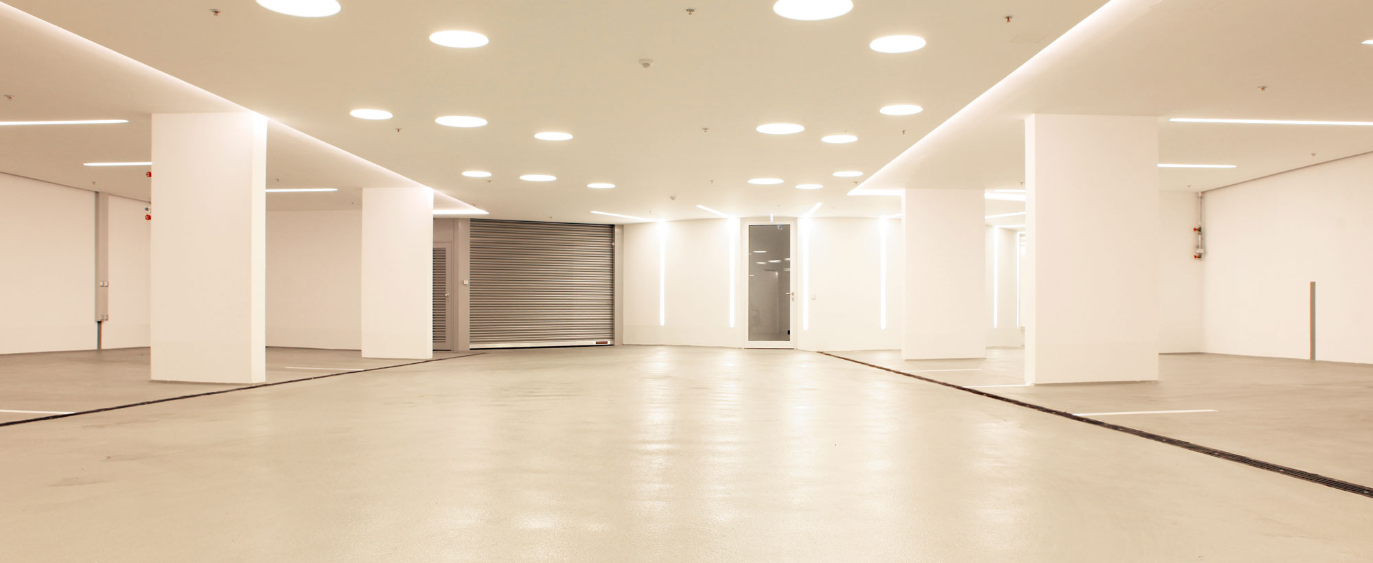 Gepflegte Autoeinstellhallen