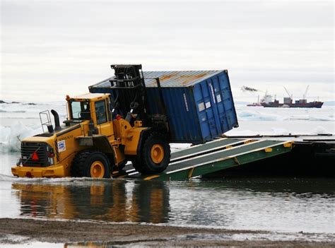 Photo: Sealift remains a slow-go in Iqaluit | Nunatsiaq News