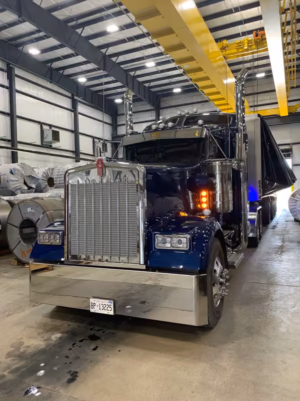 2022 Kenworth W900B commercial truck financed in Canada