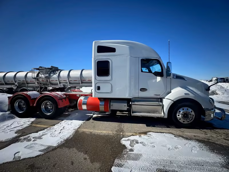 2021 Kenworth T680 sleeper truck financed for commercial trucking