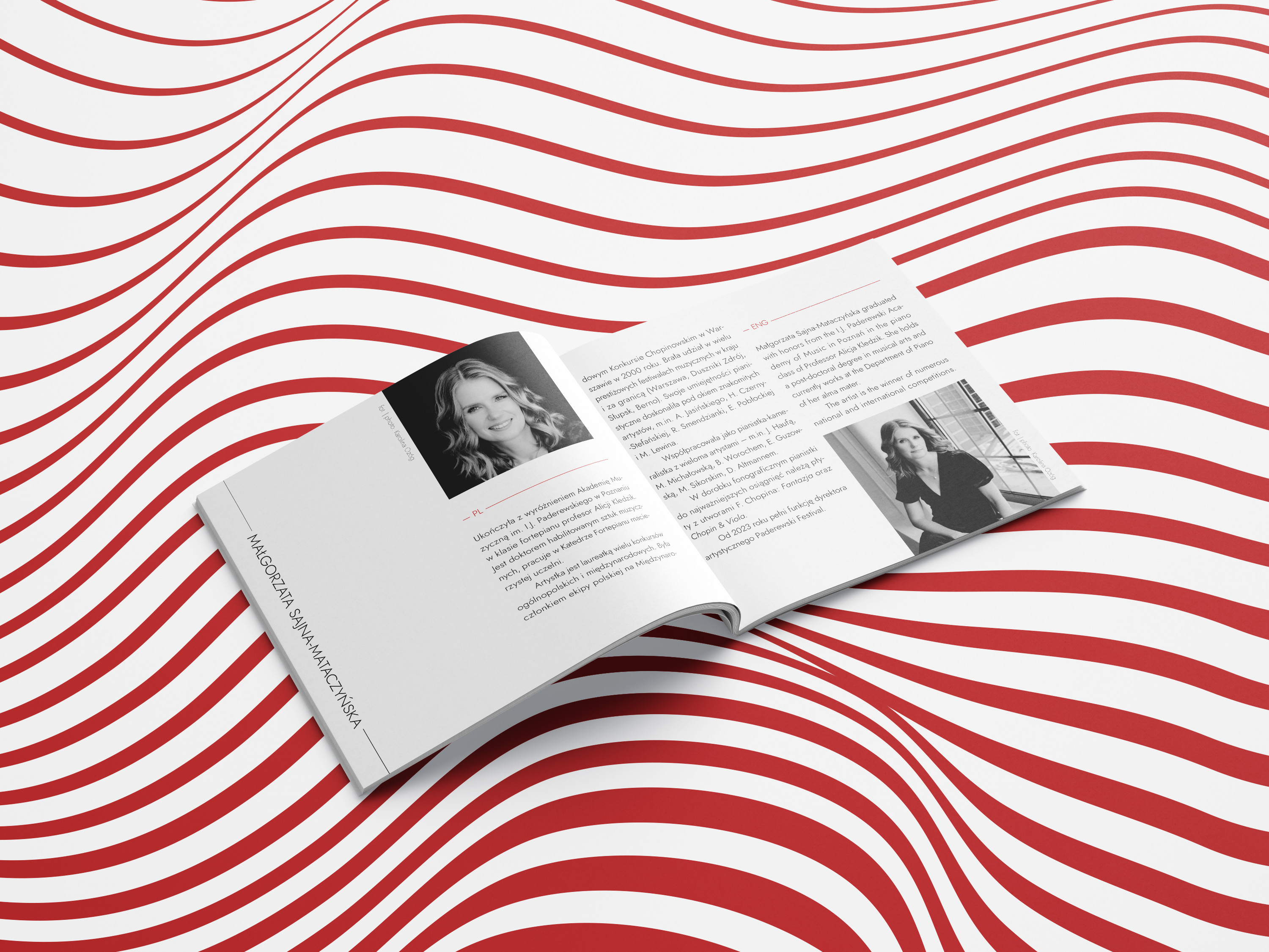 Otwarty booklet na tle falujących linii