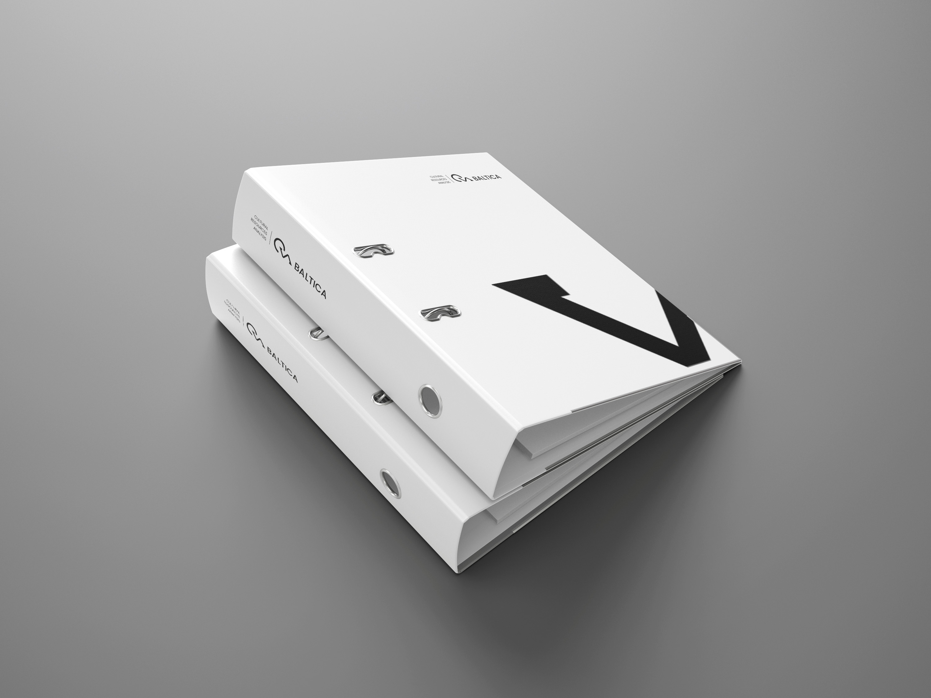 Minimalistiske hvite permer med svart design på grå overflate. Kontormateriell i ren, geometrisk stil for bedrifter.
