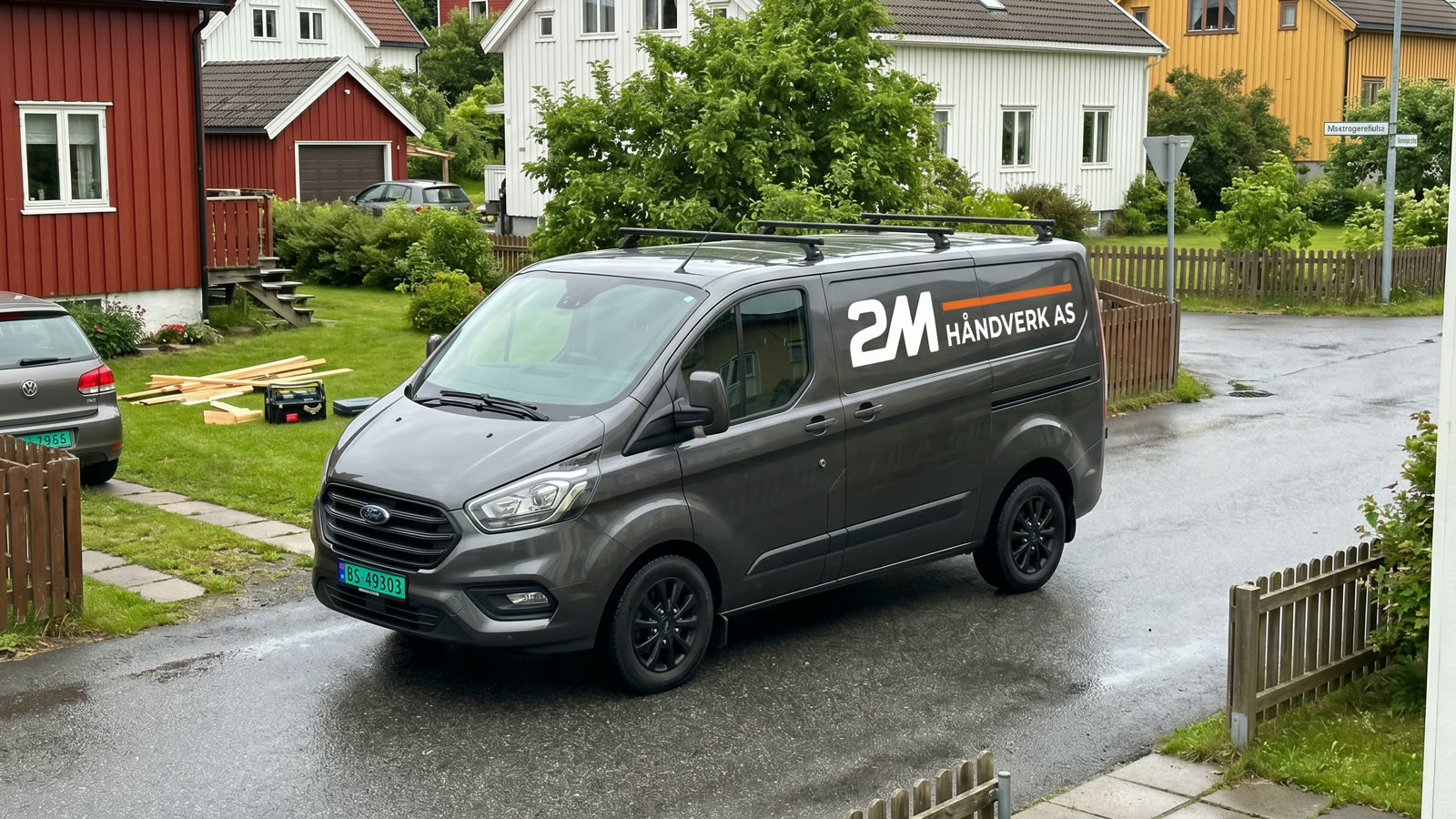 Mockup av varebilen til 2M Håndverk med den nye logoen