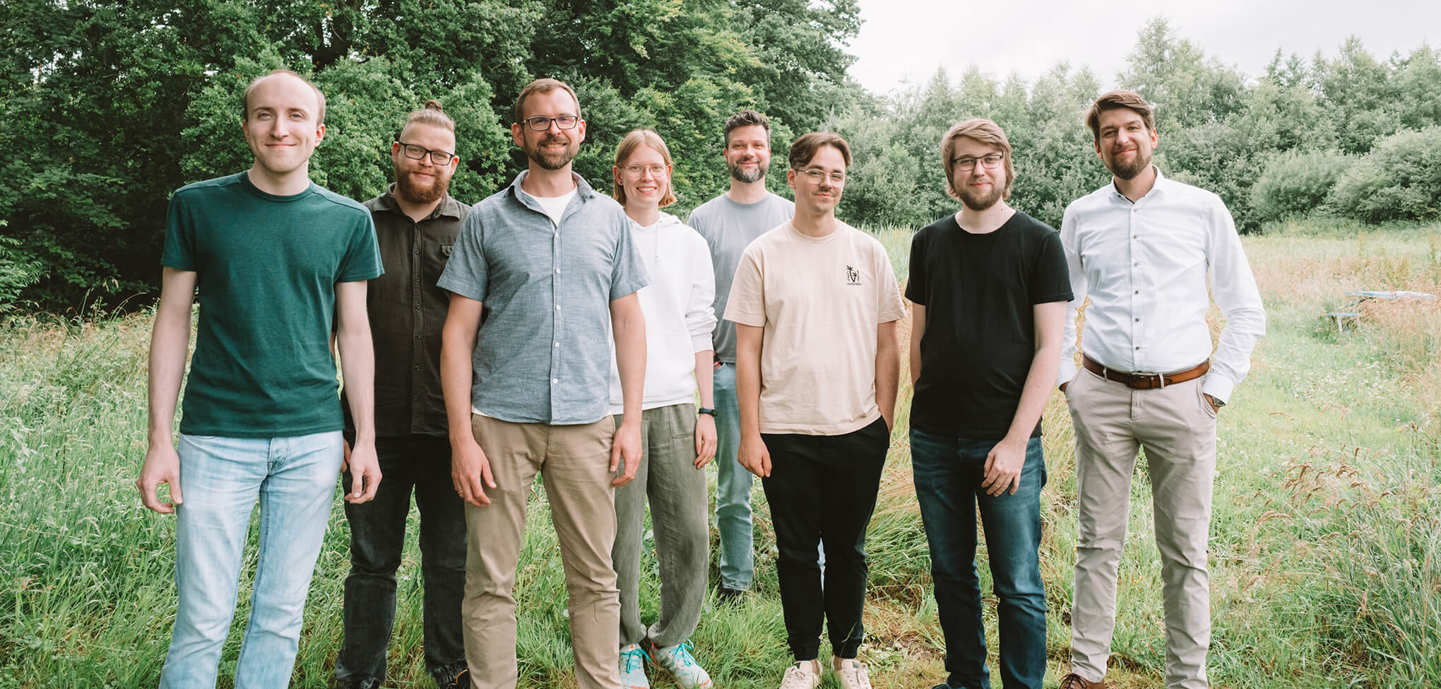 Outdoor-Gruppenfoto des vGen-Teams