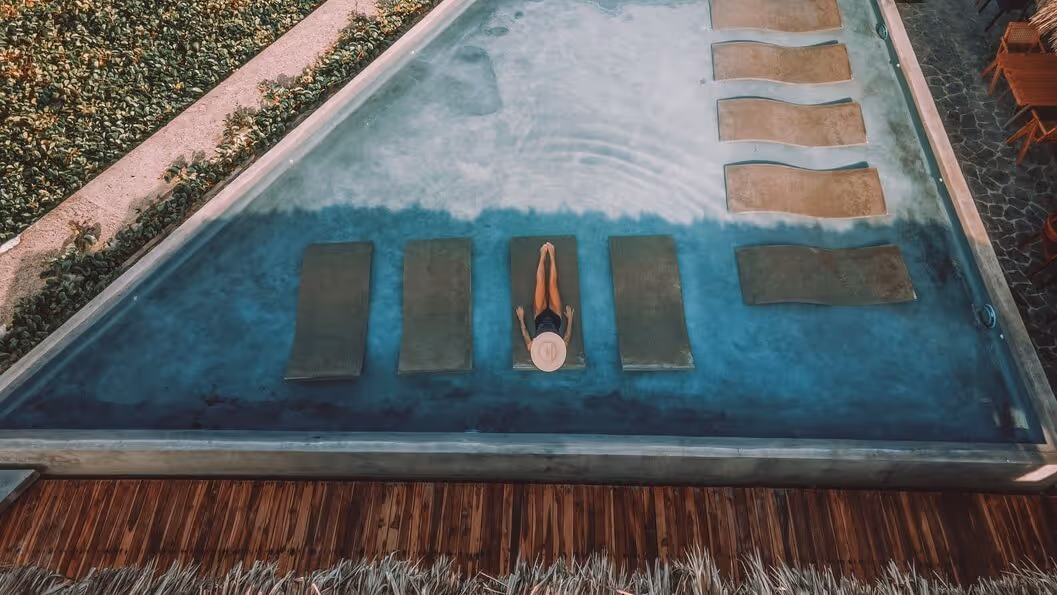 Girl-Relax-InfinityPool-BeachClub-ElSalvador