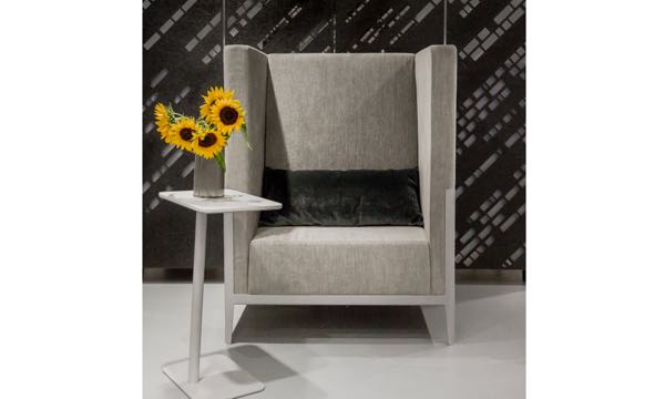 LT Table with flowers