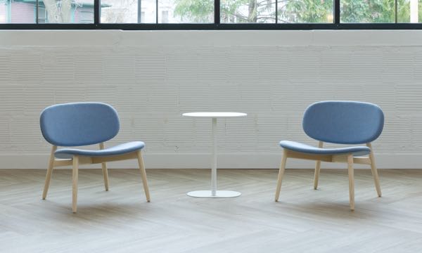 LT Table Smirk Chair