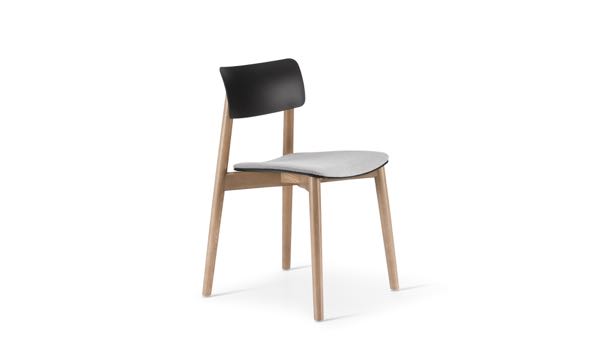 Everwood Chair Black Seat Pad Front 3 4