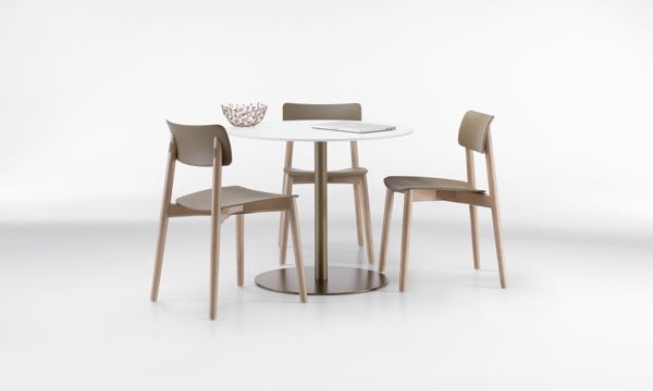 Everwood Chair Cocoa Round Table