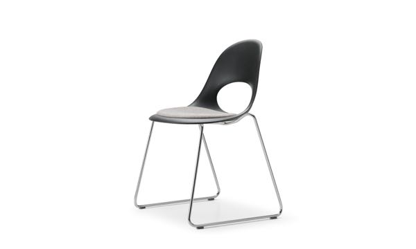 Say O Chair Stacking Sled Black Seat Pad Front 3 4