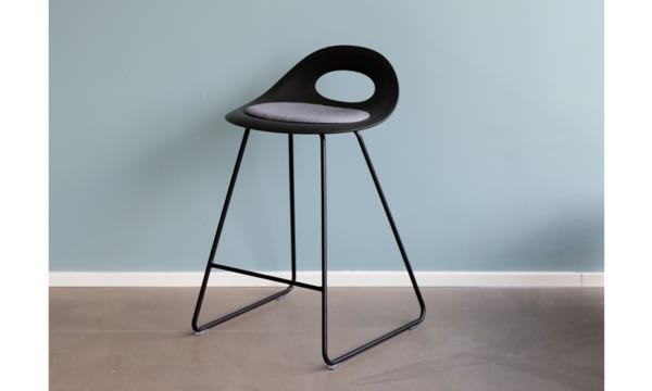Say O Stool Black Blue Wall