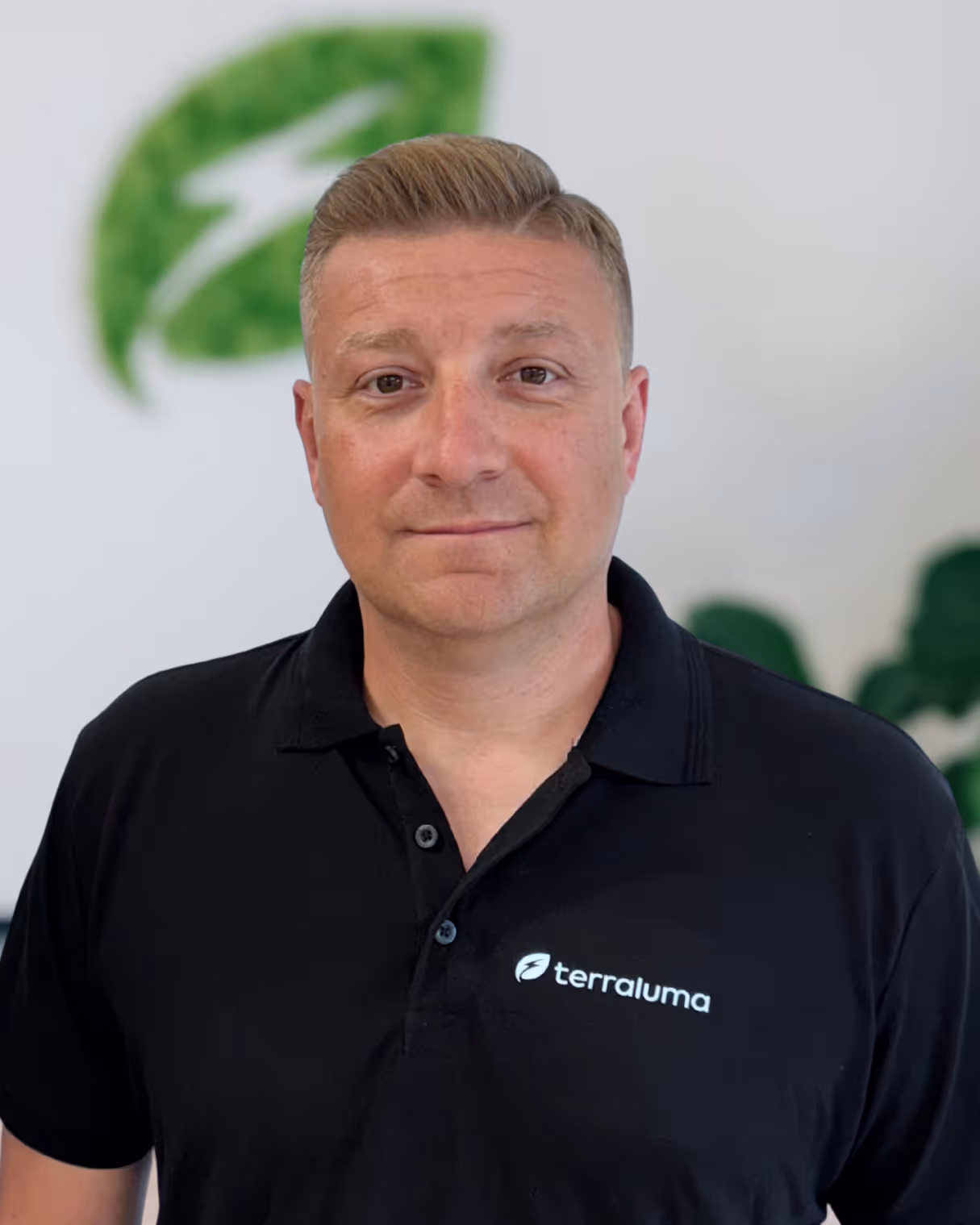 Portrait des Geschäftsführers der terraluma GmbH Denis Mazebura