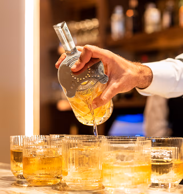 Unwind after hours with Novikov Abu Dhabi’s Aperitivo. Enjoy happy hour with artisanal cocktails and small, delicious plates crafted for professionals in the Al Maryah area. Transition seamlessly from a productive day to an unforgettable evening in style.