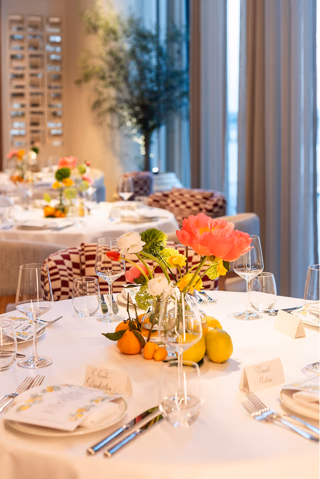 fine-dining-table-floral-novikov-abu-dhabi