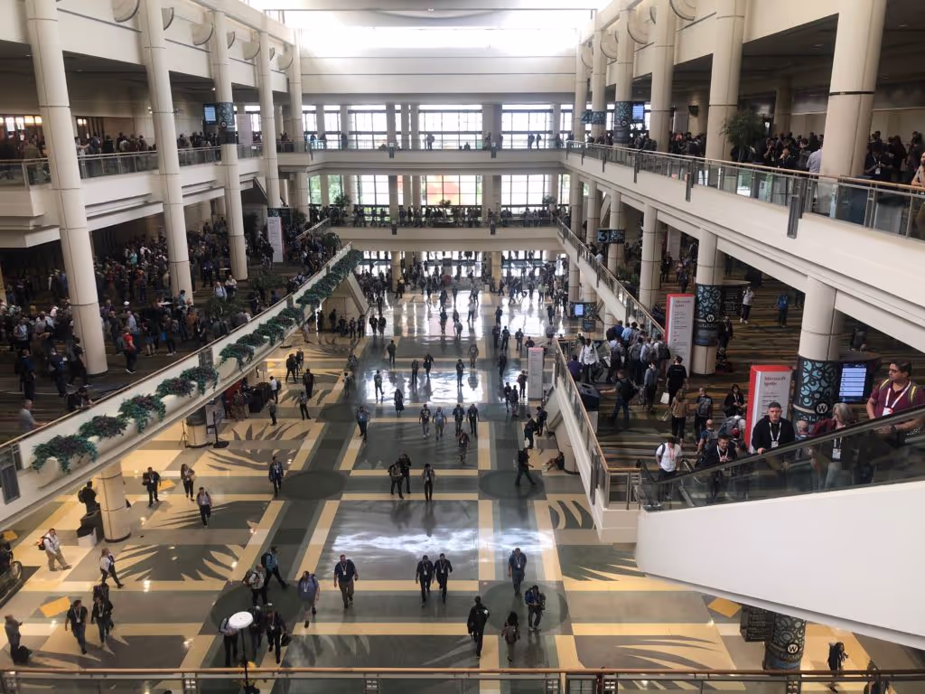 Gut gefüllte Hallen auf der Microsoft Ignite 2019