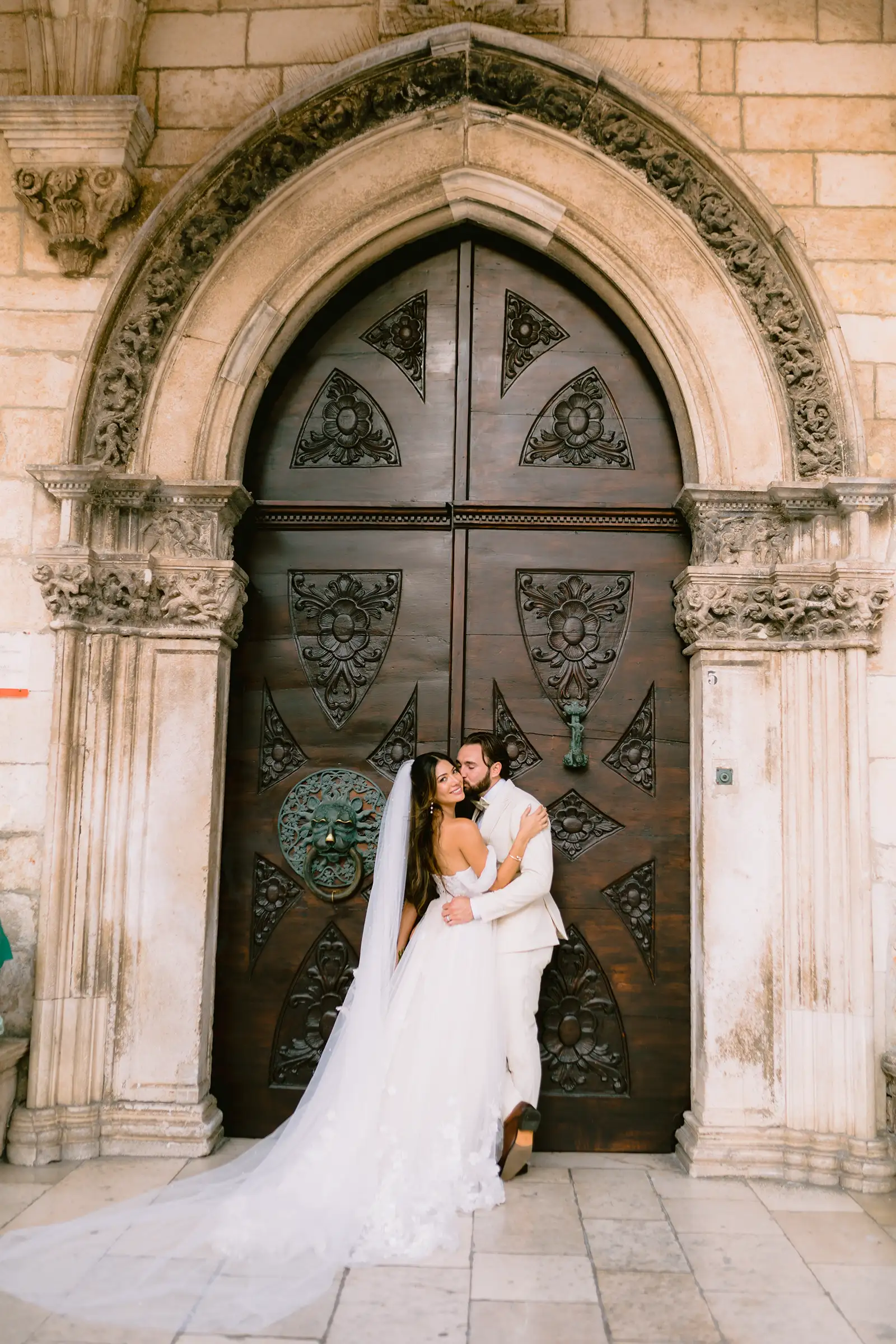 dubrovnik-doors-couple