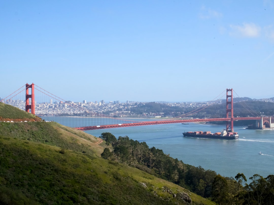 San Francisco skyline with Golden Gate Bridge - seo marketing san francisco