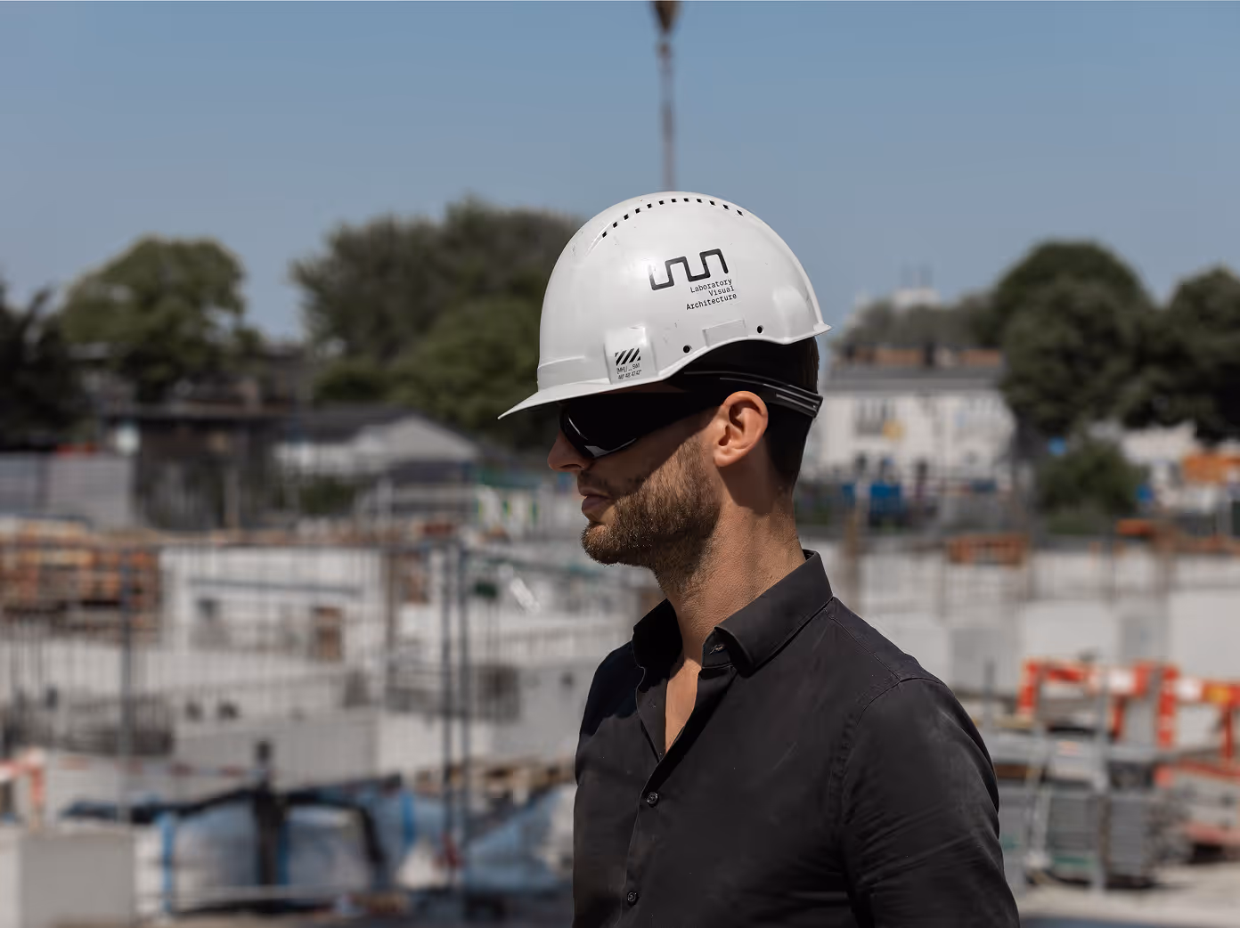 Logo applied to construction helmets, reinforcing identity on-site.