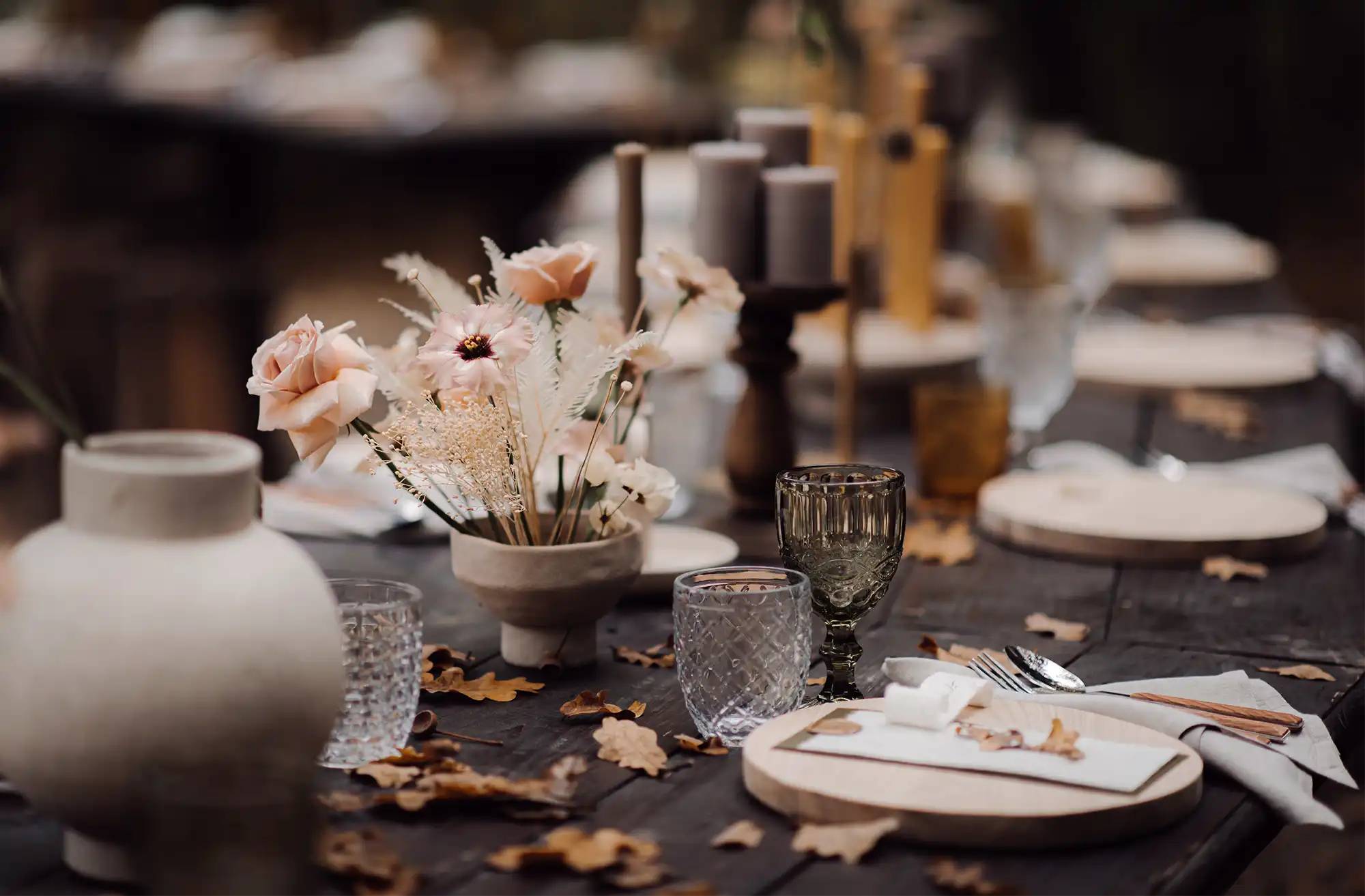 Hochzeit in der Farbe Taupe