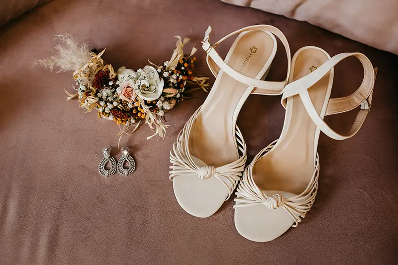 Brautschuhe: Flach oder mit Absatz? Ivory oder farbig?