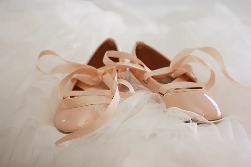 Brautschuhe: Flach oder mit Absatz? Ivory oder farbig?