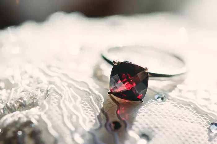 40 Jahre verheiratet: Geschenke, Sprüche & Co zur Rubinhochzeit