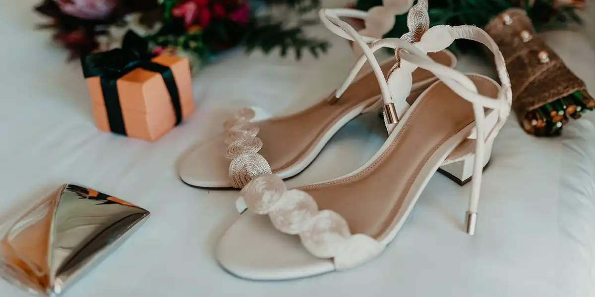 Brautschuhe: Flach oder mit Absatz? Ivory oder farbig?