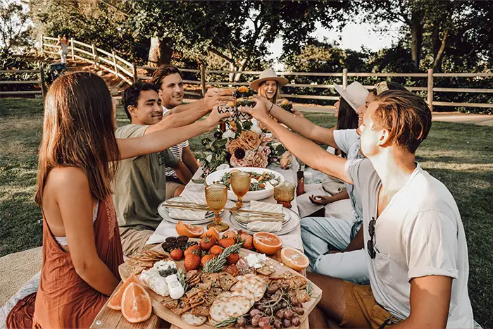Hölzerne Hochzeit: Glückwünsche, Sprüche & Co zum 5. Hochzeitstag