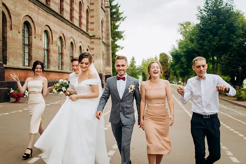 Dresscode zur Hochzeit: Formulierung & Regeln