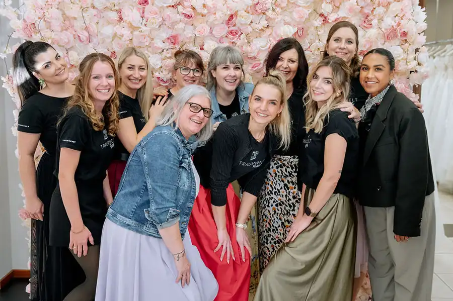 Traumwelt Lautenbacher | Hochzeitskleider & Anzüge