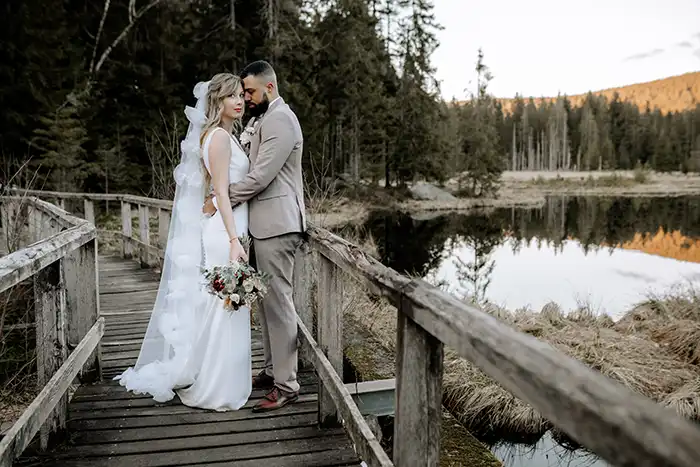 Beyond Lake & Forest: Herbstliche Hochzeit am Wasser