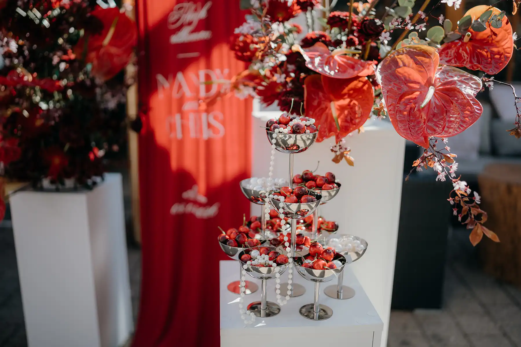 Red Velvet: Moderne Hochzeit in Rot & Burgunder