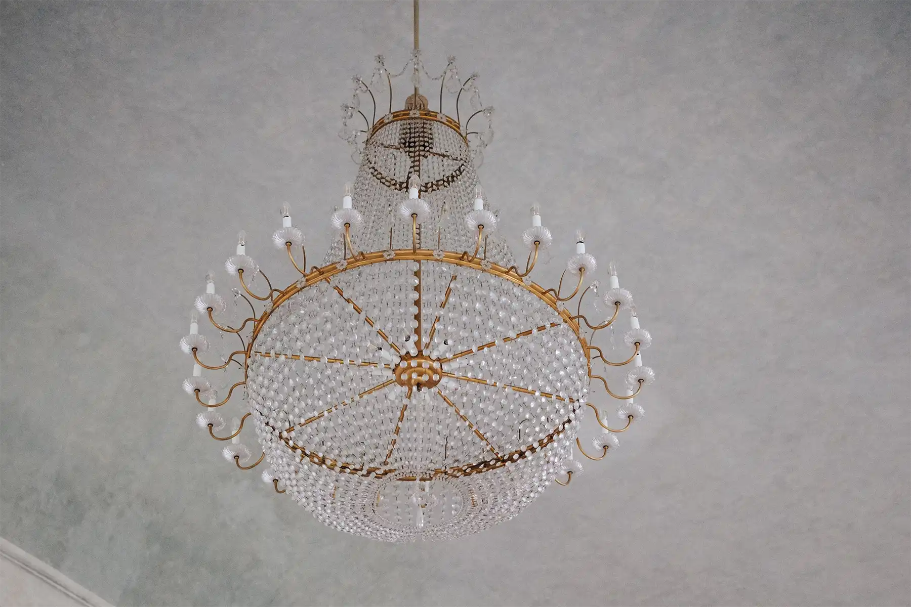 Blooming Romance: Elegante Hochzeit im Schloss Dachau