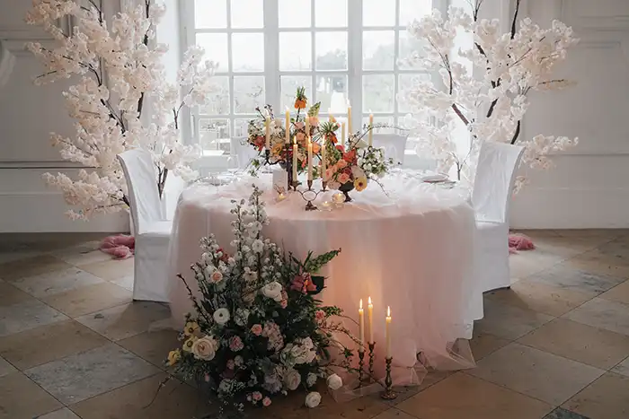 Blooming Romance: Elegante Hochzeit im Schloss Dachau