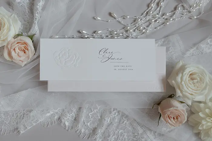 Timeless Harmony – Elegante Schlosshochzeit in sanften Farbtönen