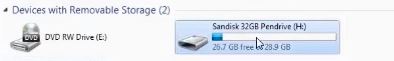 Explorer window with USB drive listed. Screenshot.