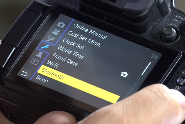 Bluetooth option selected in camera setup.